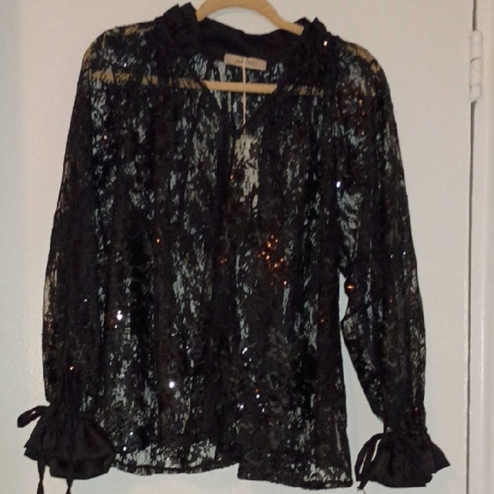 Elegant Astrid Black Lace Blouse - Picture 2 of 3